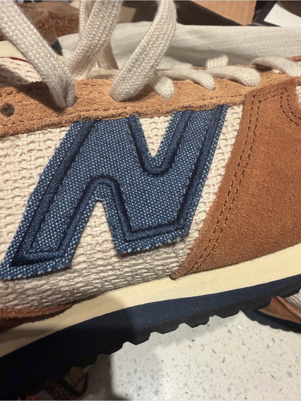 Men’s New Balance x Sezane Tan Suede & Cream Mesh Sneakers sz. 8 M 11.5W - Picture 4 of 6